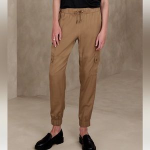 Banana Republic cargo jogger size XS Tan Carmel